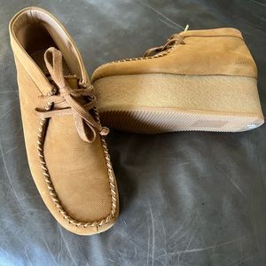 Clarks woman’s tan platform desert boots